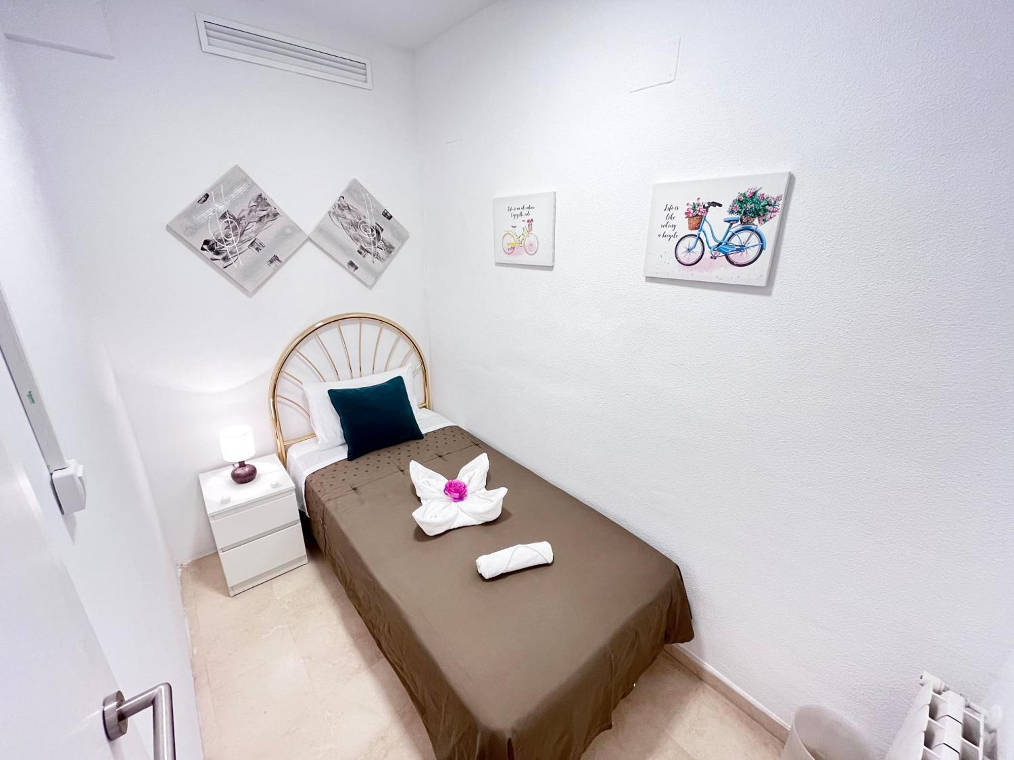 ☆The Peaceful Valencia Homestay☆ W/ Terrace⌘Parking⌘Bbq المظهر الخارجي الصورة