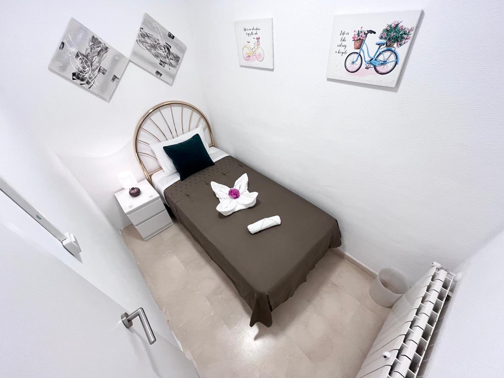 ☆The Peaceful Valencia Homestay☆ W/ Terrace⌘Parking⌘Bbq المظهر الخارجي الصورة